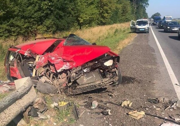 На Львівщині Volkswagen зіткнувся з вантажікою, загинула його пасажирка. Фото поліції