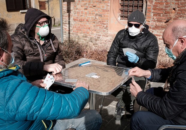 В Україні підтвердили 2 438 випадків коронавірусу. Фото: Pinterest