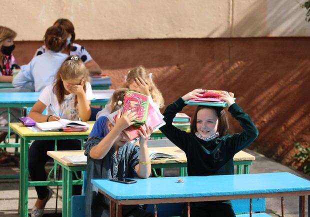 Фоторепортаж: у львівських школах проводять уроки просто неба. Фото: Львівська міськрада. 