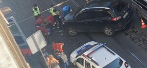 Не чекай на замовлення: на Чупринки автомобіль збив кур’єра піцерії