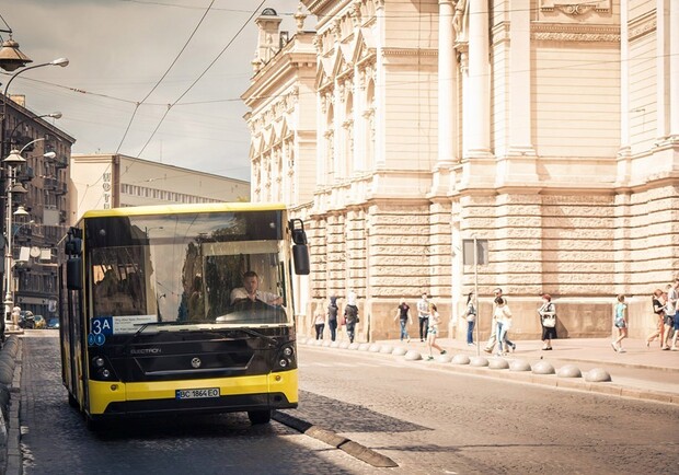 В одному з львівських автобусів запровадять безготівкову оплату. Фото: Щоденний Львів