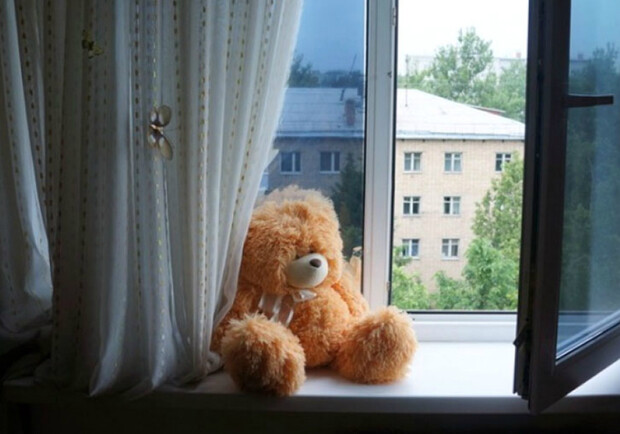 У Львові з вікна багатоповерхівки випав 10-річний хлопчик. Фото: 24.kz