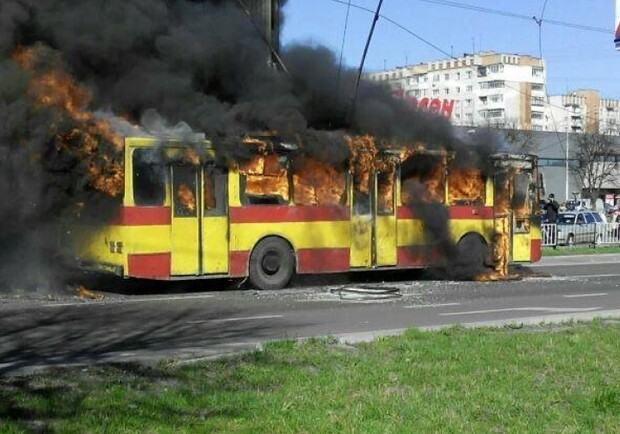 У Львові згорів тролейбус. Фото (умовне): ТСН