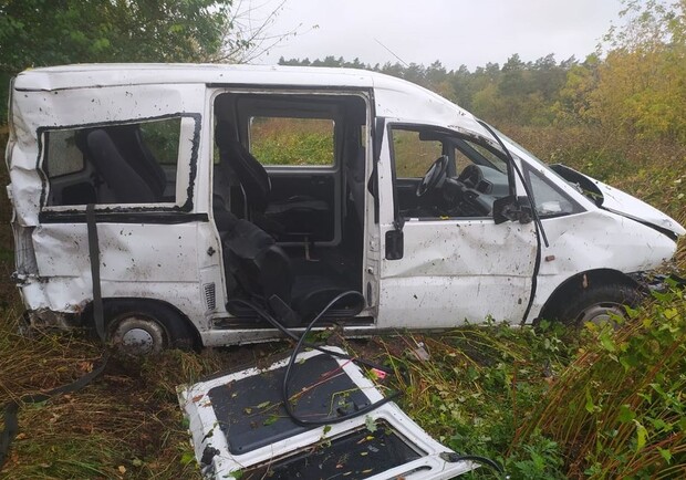 На Львівщині автомобіль потрапив у смертельну ДТП. Фото поліції