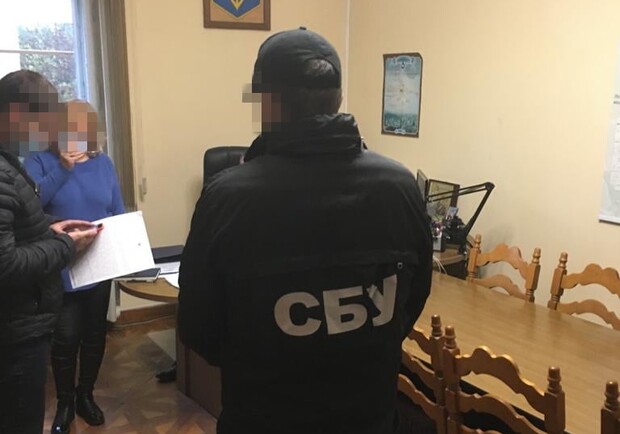 Львівську посадовицю викрили на систематичному хабарництві. Фото: СБУ