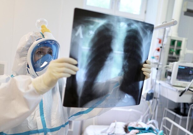 У львівських лікарнях екстренно збільшують кількість ліжок і точок кисню. 