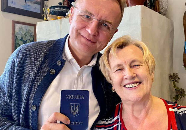 "Файна теща на вагу золота": Садовий знайшов паспорт і проголосував - фото