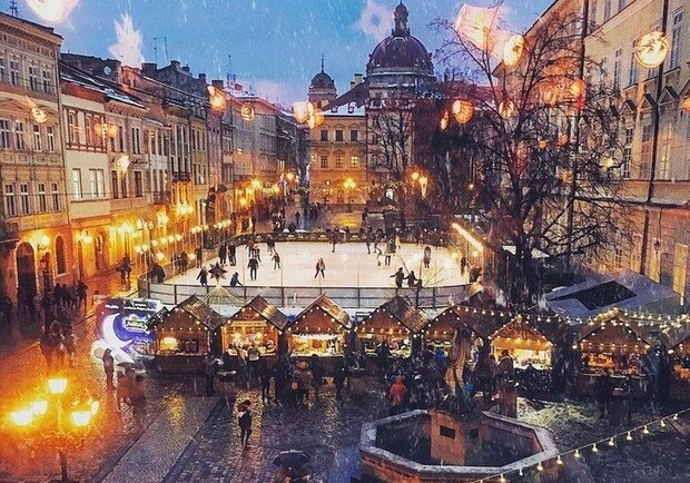 Коли на площі Ринок запрацює льодяна ковзанка. Фото: Про Львів
