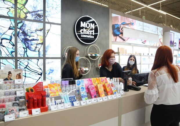 Магазин косметики «Мон Шері» в «Епіцентрі» відкрився в новому форматі. Фото: "Епіцентр"
