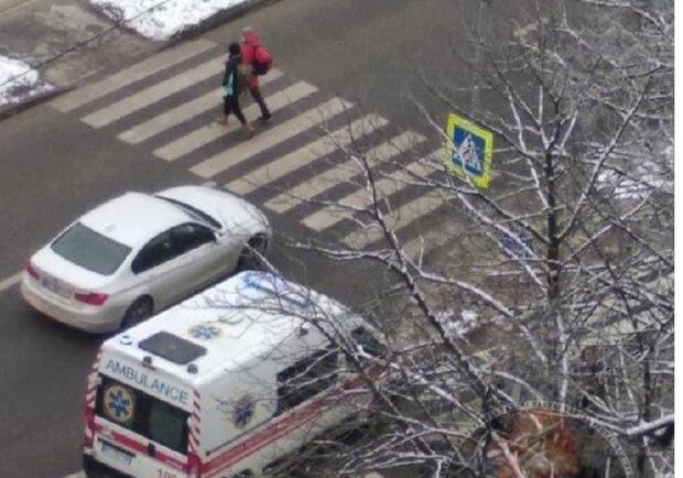 У Львові водій мікроавтобуса збив 14-річного хлопця на переході. Фото: Варта1