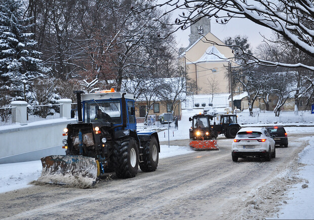Не в тому місці, не в той час: біля Львова 30-річний чоловік став жертвою автомобіля, який прибирав сніг. Фото: Alex-shutyuk.livejournal.com (умовне)