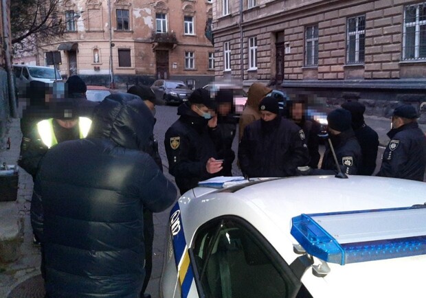 У Львові пасажири побили і пограбували таксиста. Фото поліції