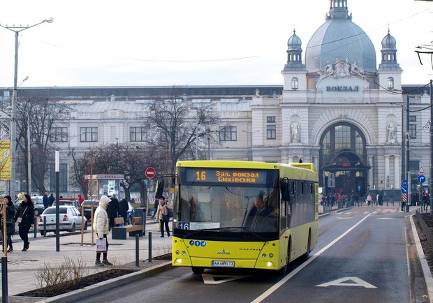 Як курсуватиме транспорт на Новий рік і Різдво у Львові. Фото: АТП-1