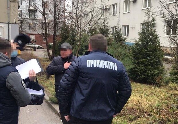 У Львові на хабарі затримали одного з керівників податкової служби. Фото прокуратури
