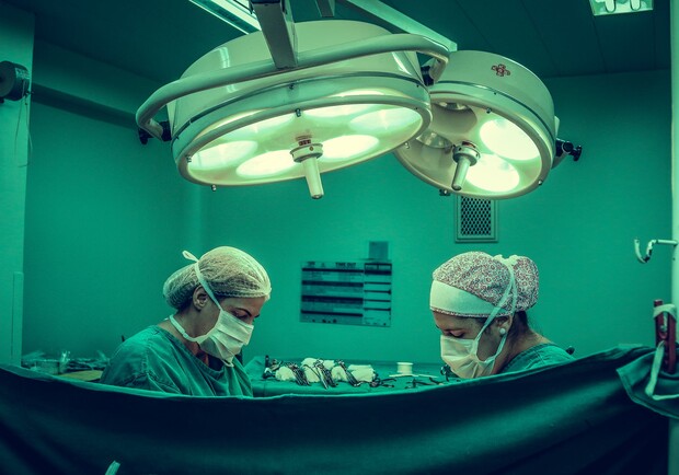 У львівському ОХМАТДИТі хірурги дістали магнітики з кишківника 4-річної дитини. Фото: pexels.com
