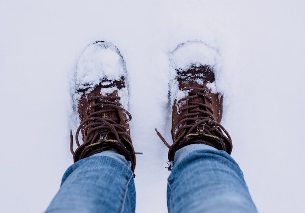 Як правильно одягатися і взуватися під час морозу: поради медиків.  Фото: Unsplash.com
