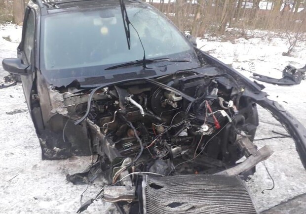 У Соснівці на Львівщині автомобіль зіткнувся з маршруткою. Фото поліції