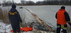 Провалився під лід: на Львівщині загинув рибалка