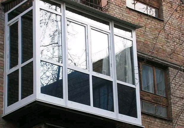 На Сихові у Львові чоловік випав з балкону багатоповерхівки. Фото: izi.ua (умовне)