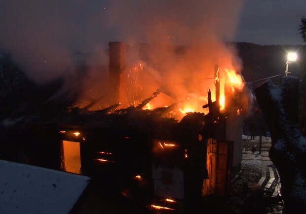 У Брюховичах біля Львова сталась пожежа в житловому будинку. Фото: скріншот з відео