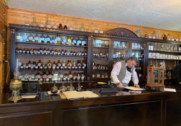 У Бориславі відкрили незвичайну аптеку-музей. Фото: Львівська ОДА.