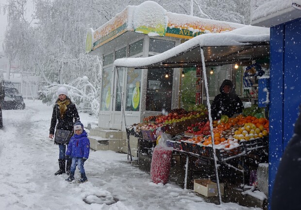Не прибрали сніг: у Львові можуть закрити ринки. Фото: unsplash.com  