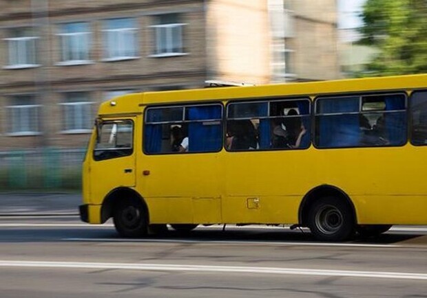 Паливо дешевшає: львів'яни вимагають зменшити вартість проїзду в міських автобусах.