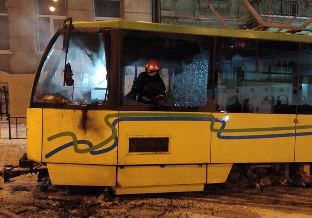 Спеціалісти з'ясували, чому загорівся трамвай на вулиці Бандери у Львові. Фото служби безпеки руху «Львівелектротранс»