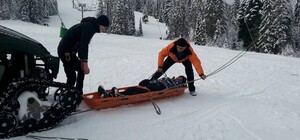 Незабутній відпочинок: у Славському рятувальники спустили з гір трьох лижників