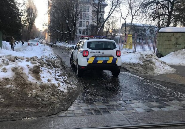 У Львові на вулиці Некрасова перекрили рух. Фото: поліції