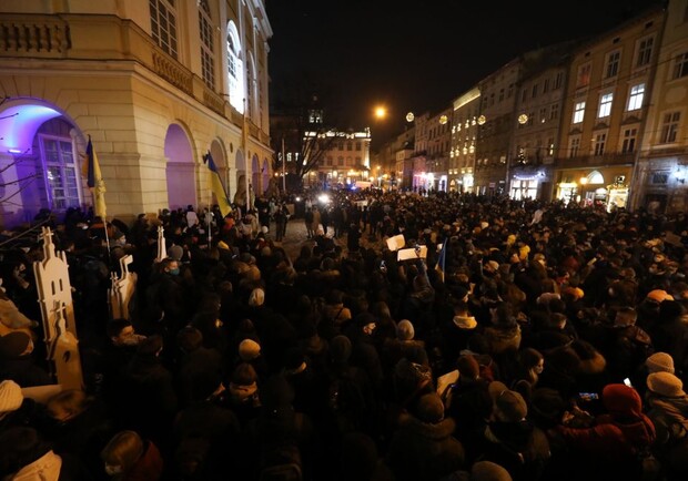 Більше тисячі львів'ян вийшли на підтримку Сергія Стерненка. Фото: Роман Балук.