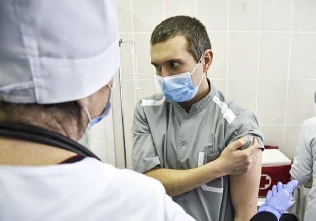 Україні зробили перше щеплення від коронавірусу. Фото: Макс Требухов