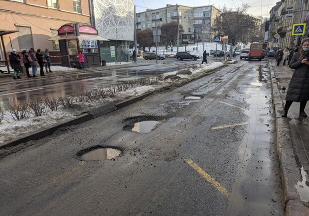 Коли у Львові полатають ями на дорогах. Фото: Зручне місто