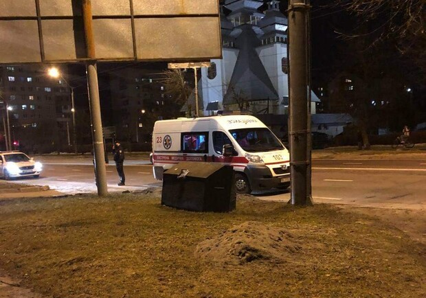 У Львові на вулиці Любінській чоловіка поранили ножем. Фото: Варта1