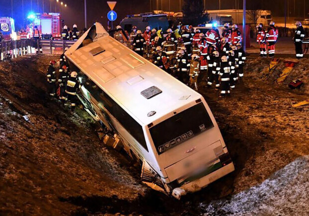 У Польщі перевернувся автобус із українцями: є загиблі і поранені. Фото: ternopolis.te.ua