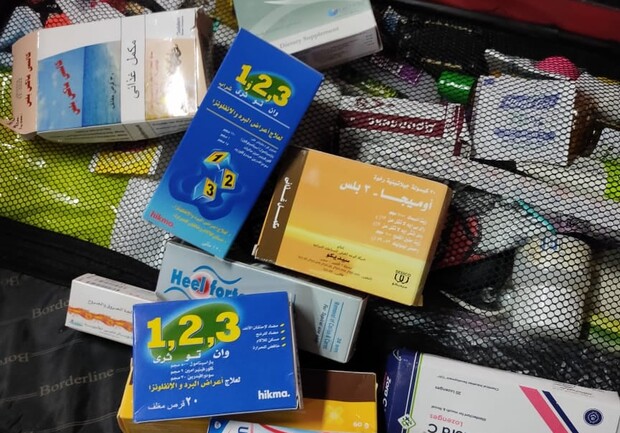 В аеропорту «Львів» в туристів вилучили 1 500 наркотичних таблеток від застуди. Фото: Галицька митниця