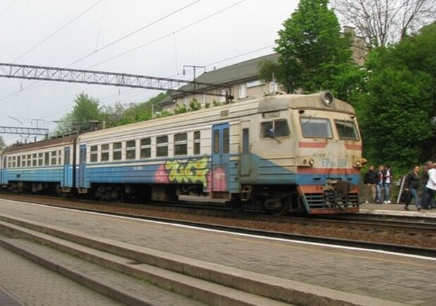 Чому такі старі вагони: СБУ викрила на "Львівській залізниці" масштабну корупційну схему. Фото: Варіанти.