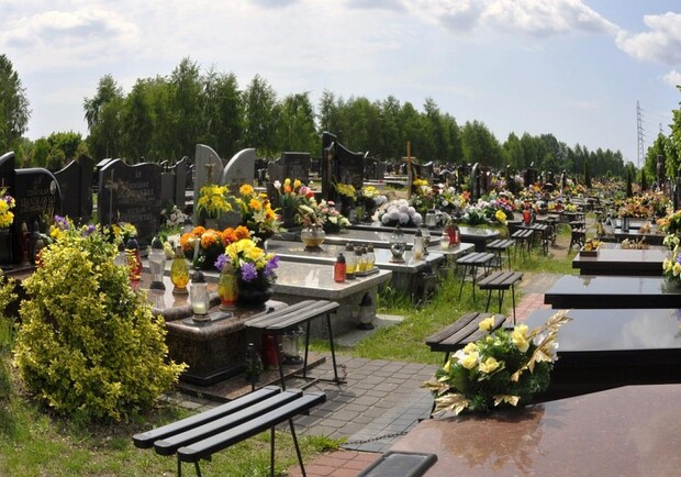 Відспівують щодня: на львівських цвинтарях стрімко збільшується кількість поховань. Фото: dniprograd.org (умовне).