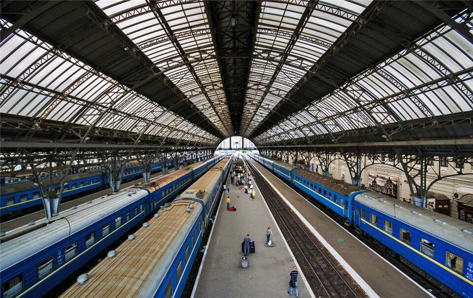 Укрзалізниця скасувала кілька потягів через Львів.