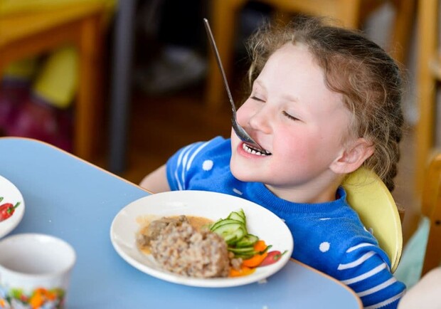 Нове харчування у львівських школах запровадять цього року. Фото: igorgubarev