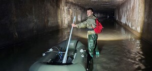 Відео: львівські диґери пропливли 8 кілометрів підземною Полтвою на надувному човні