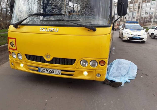 На очах у дітей: у Червонограді помер водій шкільного автобуса. Фото: Дорожній контроль.