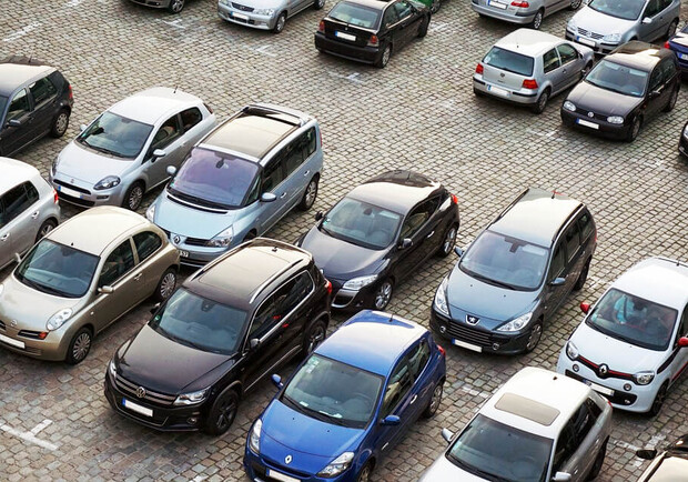 Двоє львів’ян викрали понад 800 тисяч гривень з припаркового автомобіля. Фото: sigmax.nl