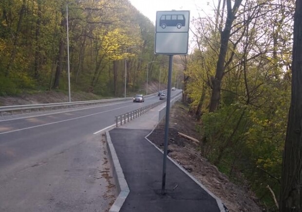 У Львові дорожні знаки встановили на велодоріжках. Фото: Партикевич Олександр 