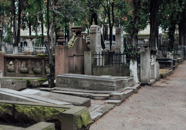 У Львові збільшать площу Сихівського та Голосківського цвинтарів. Фото: pexels.com