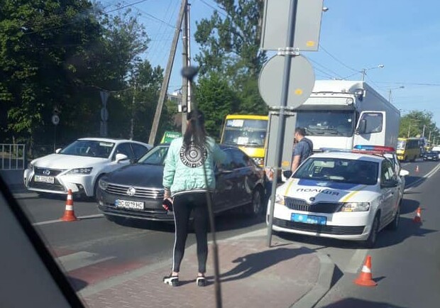 У Львові автомобіль збив чоловіка, який переходив дорогу на пішохідному переході. Фото: Ігор Зінкевич