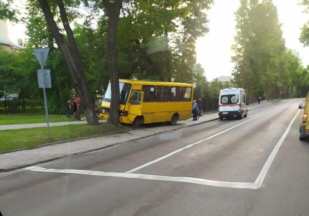 У мерії назвали можливу причину ДТП за участі львівської маршрутки. Фото: Варта1