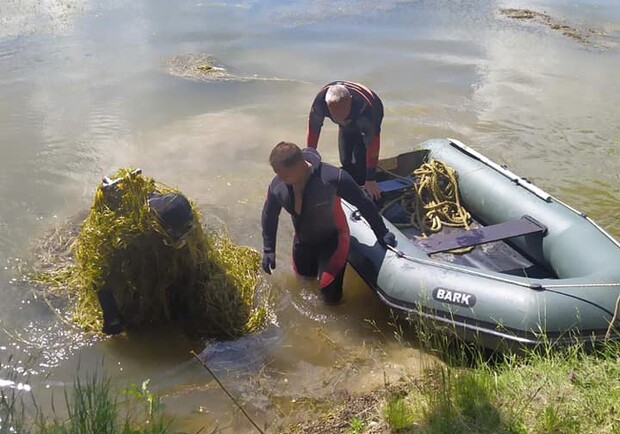 З озера біля Львова дістали тіло 25-річного хлопця. Фото: Центральна рятувально-водолазна служба 