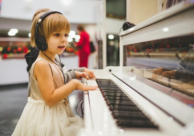 Чарівне фортепіано, ігри, подарунки: на площі Маланюка відбудеться музичне свято для дітей.