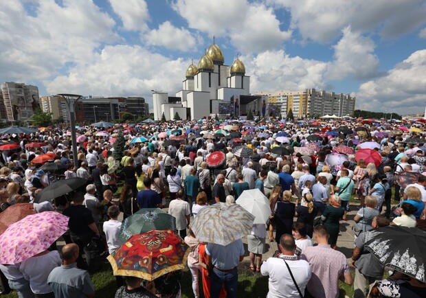 Тисячі львів’ян долучились до спільної молитви на Сихові. Фото: Роман Балук